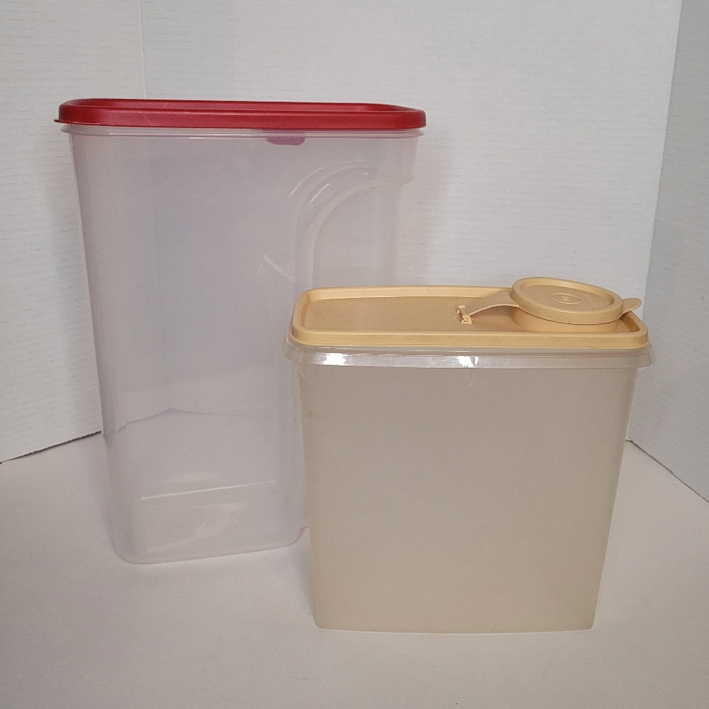 Two Vintage Air Tight Cereal Storage Containers Rubbermaid and Tupperware